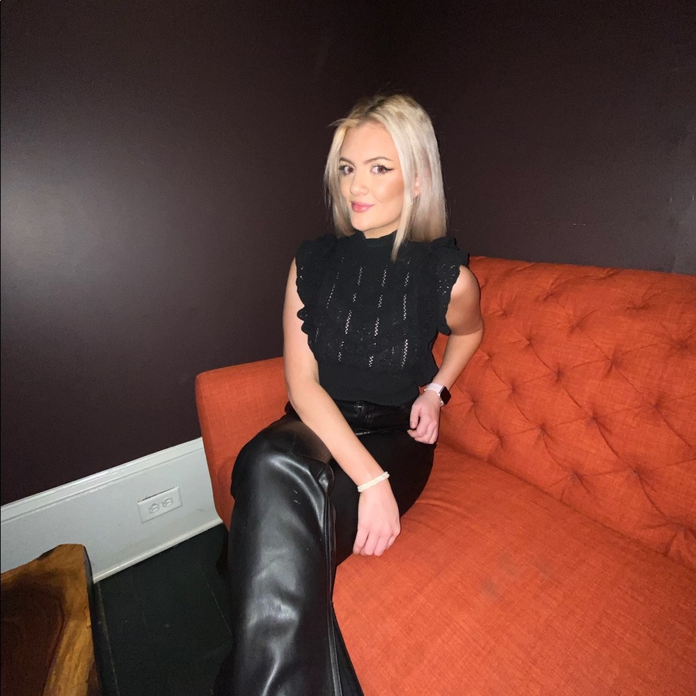 Meet your Posher, Leila